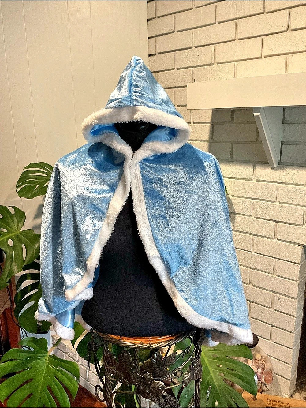 Ghnatygren Girls Velvet Hooded Cape Cloak with Faux Fur Trim Blue & White